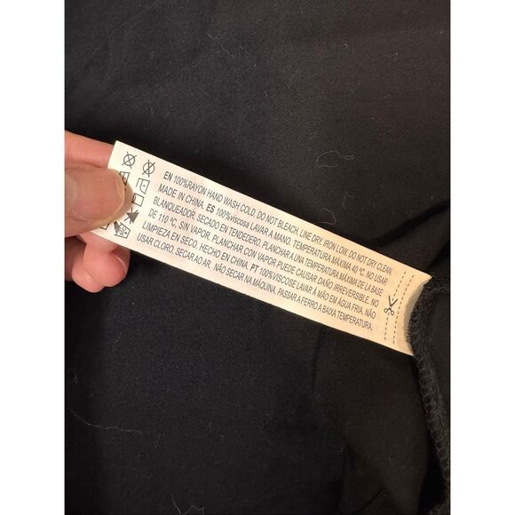 Forever 21 Men Black Short Sleeve Button-Up Shirt Size M Rayon NWT - Picture 4 of 6